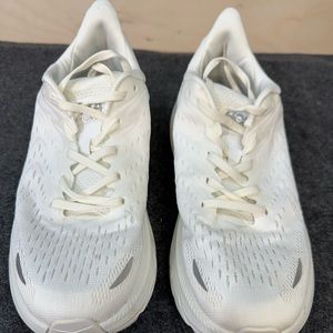 Hoka Clifton 8, white